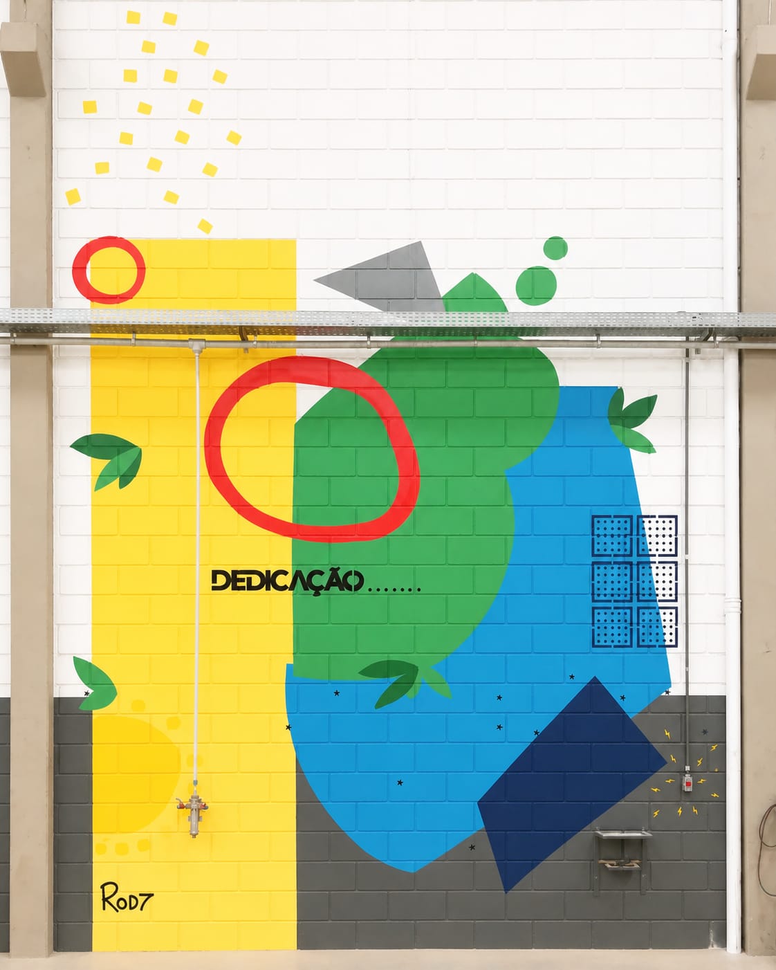 Detalhe de pintura mural em porta — arte urbana personalizada Rod7